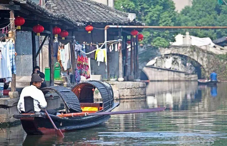智利圣地亚哥举办“中国彩灯节” 民众欣赏彩灯